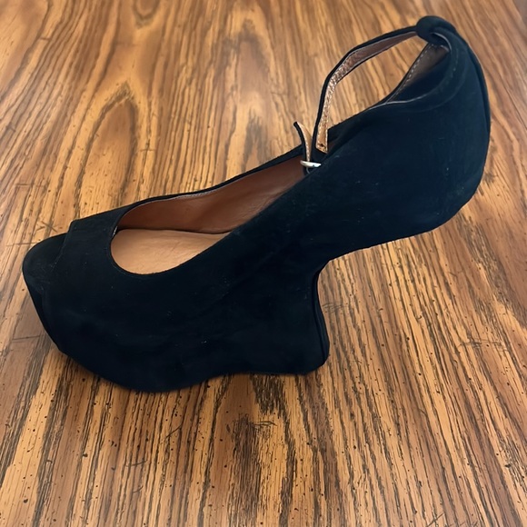 CJeffery Campbell dayzz Suede Platform Curved Heel Adjustable Strap Pumps Heels - Picture 9 of 16